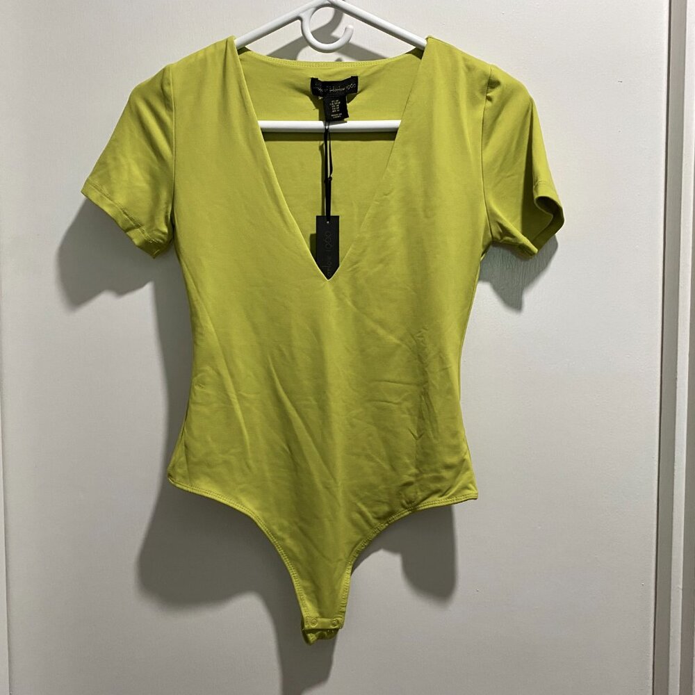 House of Harlow Stretch Deep V-neck Enhancing All Day Contour Basic Bodysuit M